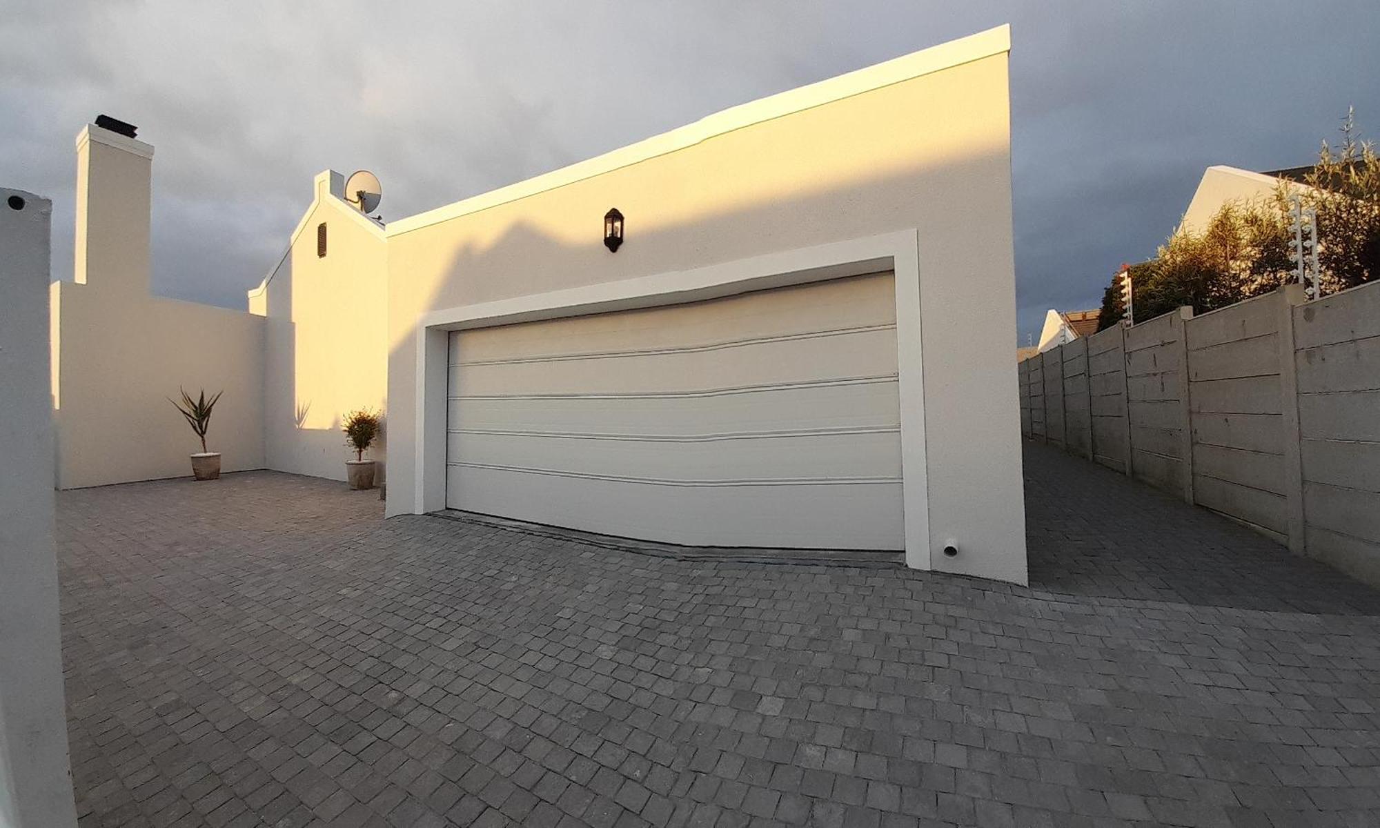 Sunningdale White House Apartment Cape Town